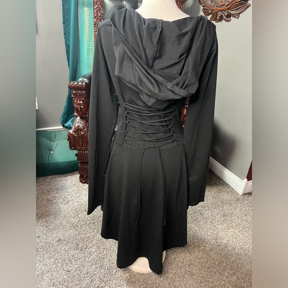 Witchy hooded dress - Picture 2 of 3